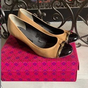 Tory Burch Sophie Wedge Mestico New Black Gold EUC